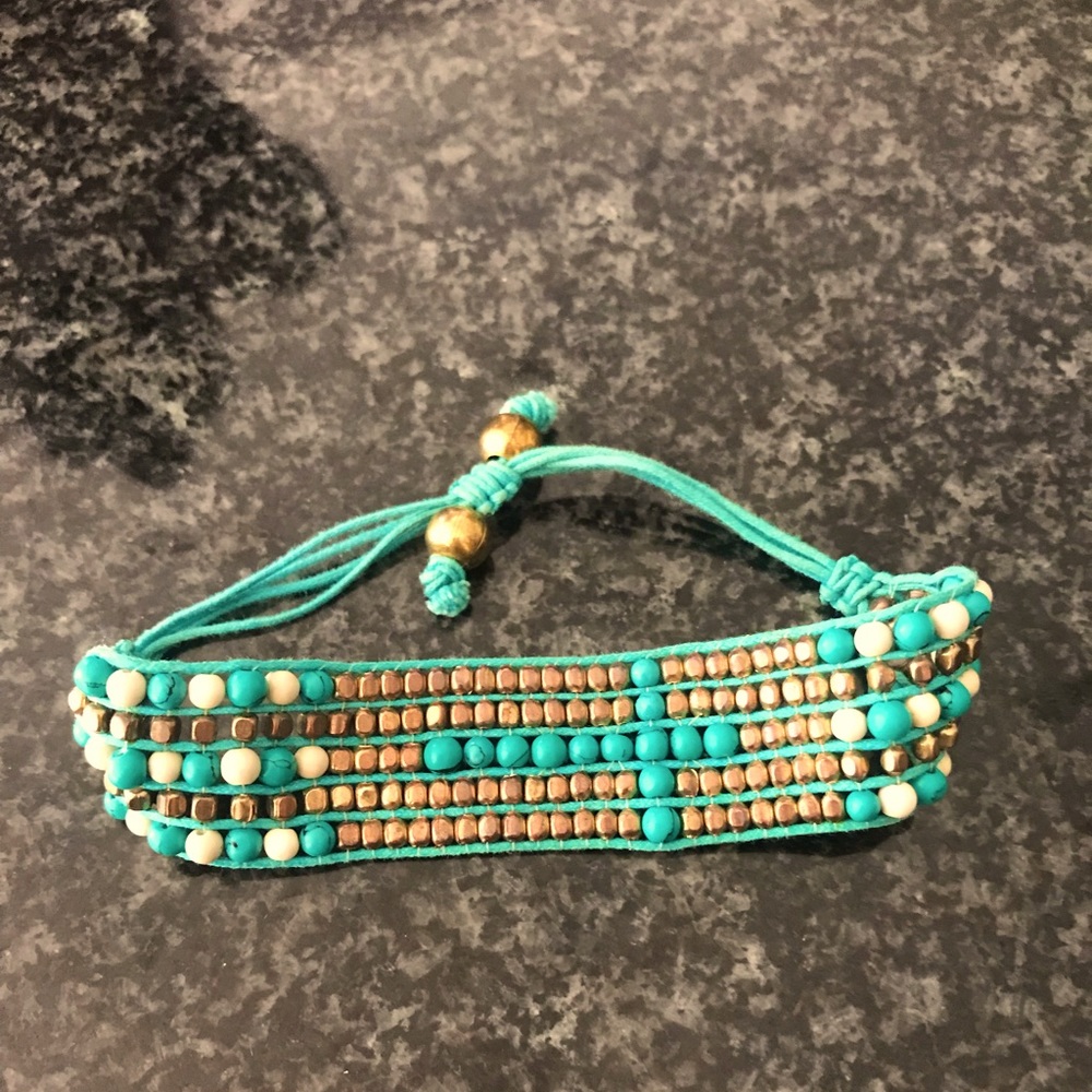 Turquoise beaded bracelet. Pull string
